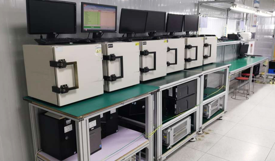 Laboratório de pesquisa e desenvolvimento em Nanjing Barway Technology Co., Ltd, onde técnicos experientes trabalham na integração de códigos de barras e hardware RFID.